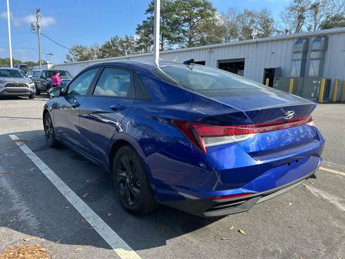 Used 2023 Hyundai Elantra SEL image 2