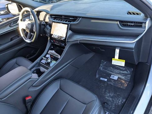 Certified 2025 Jeep Grand Cherokee L Limited w/ Trailer Tow Package image 25