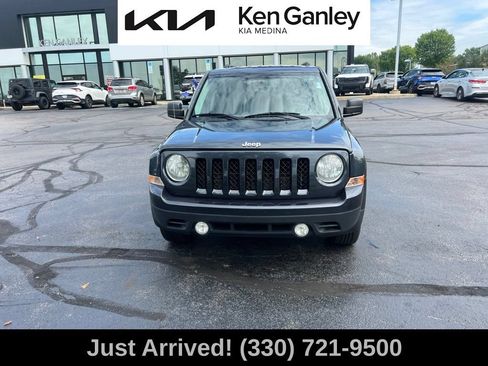 Used 2014 Jeep Patriot Latitude FWD image 2