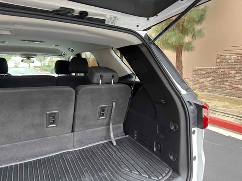Used 2020 Chevrolet Traverse LS image 67