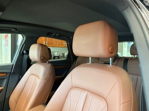 Used 2021 Audi Q5 Premium Plus w/ Premium Plus Package image 7