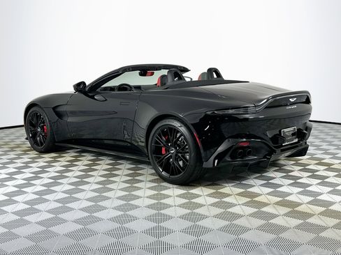 Used 2021 Aston Martin V8 Vantage Roadster image 2