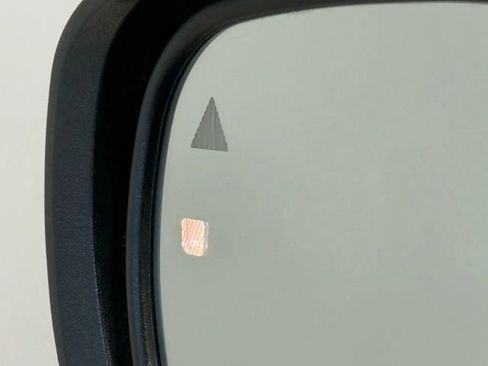 Used 2022 Chrysler 300 Touring L w/ Safetytec Plus Group image 10