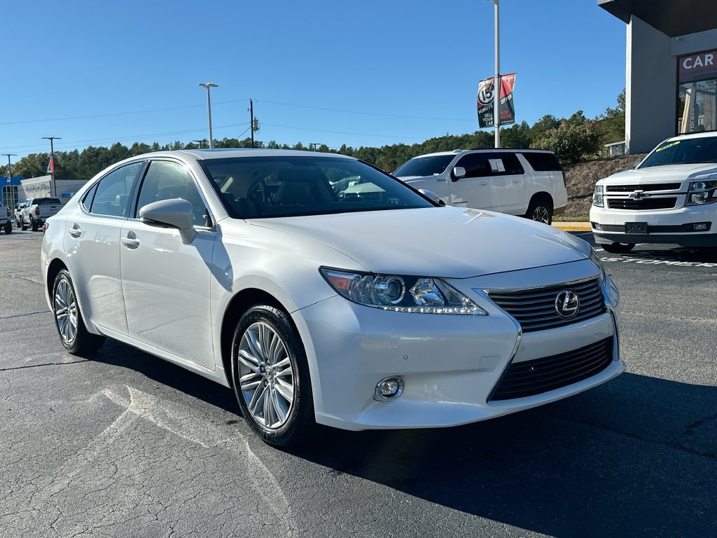 Used 2015 Lexus ES 350 w/ Luxury Package FWD image 2