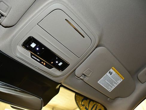 Used 2025 Lincoln Corsair AWD image 25