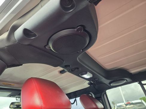 Used 2013 Jeep Wrangler Unlimited Rubicon image 23