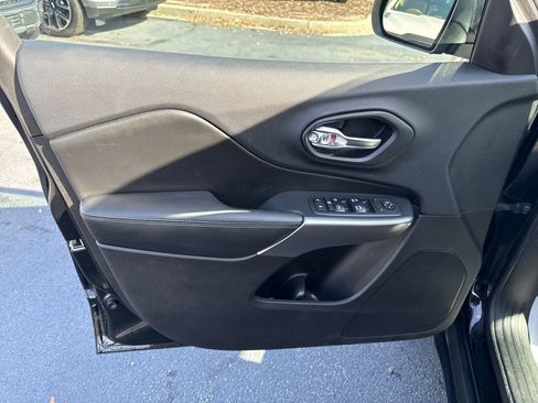 Used 2019 Jeep Cherokee Latitude Plus w/ Cold Weather Group image 12