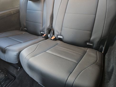 Certified 2025 Mercedes-Benz GLS 450 4MATIC image 31