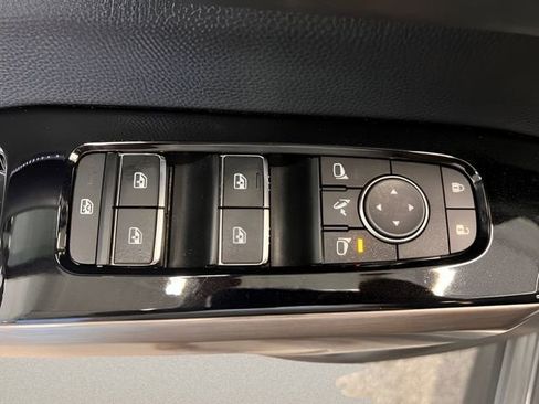 Used 2023 Nissan Pathfinder Platinum AWD/4WD image 22