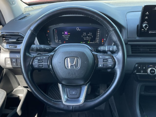 Used 2025 Honda Pilot Elite image 13