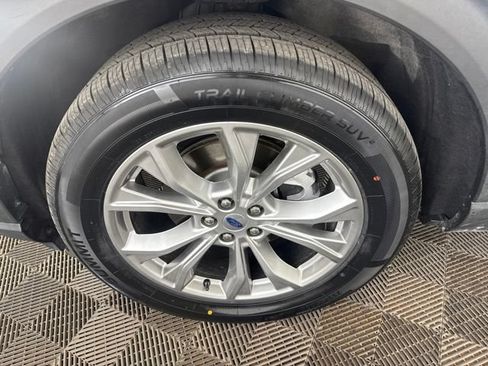 Used 2021 Ford Explorer Limited w/ Equipment Group 301A AWD/4WD image 29