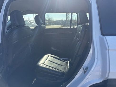 Used 2023 Jeep Grand Cherokee L Limited w/ Black Appearance Package image 11