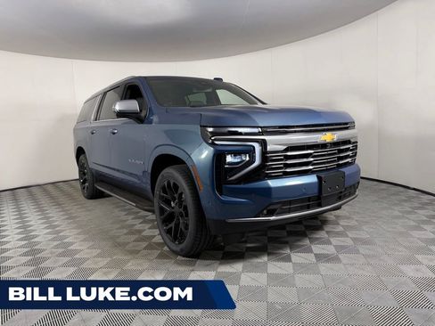 Used 2025 Chevrolet Suburban Premier RWD image 1