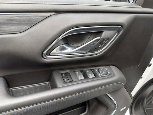 Used 2023 GMC Yukon SLT image 16