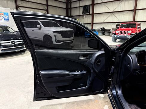 Used 2016 Dodge Charger R/T w/ Blacktop Package RWD image 11