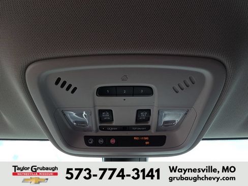 Used 2018 Chevrolet Traverse LT FWD image 25