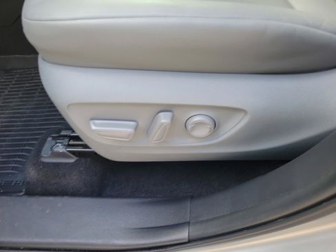 Used 2023 Toyota Highlander XLE FWD image 24