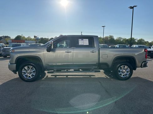 Used 2024 Chevrolet Silverado 2500 High Country w/ High Country Premium Package AWD/4WD image 5