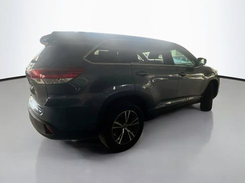 Used 2019 Toyota Highlander LE FWD image 8