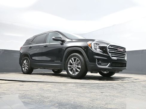 Used 2024 GMC Terrain SLT image 33