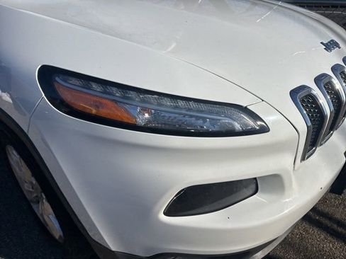 Used 2016 Jeep Cherokee Limited image 2