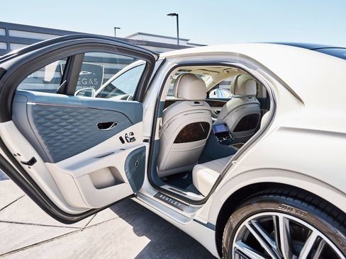 Used 2022 Bentley Flying Spur W12 AWD/4WD image 27