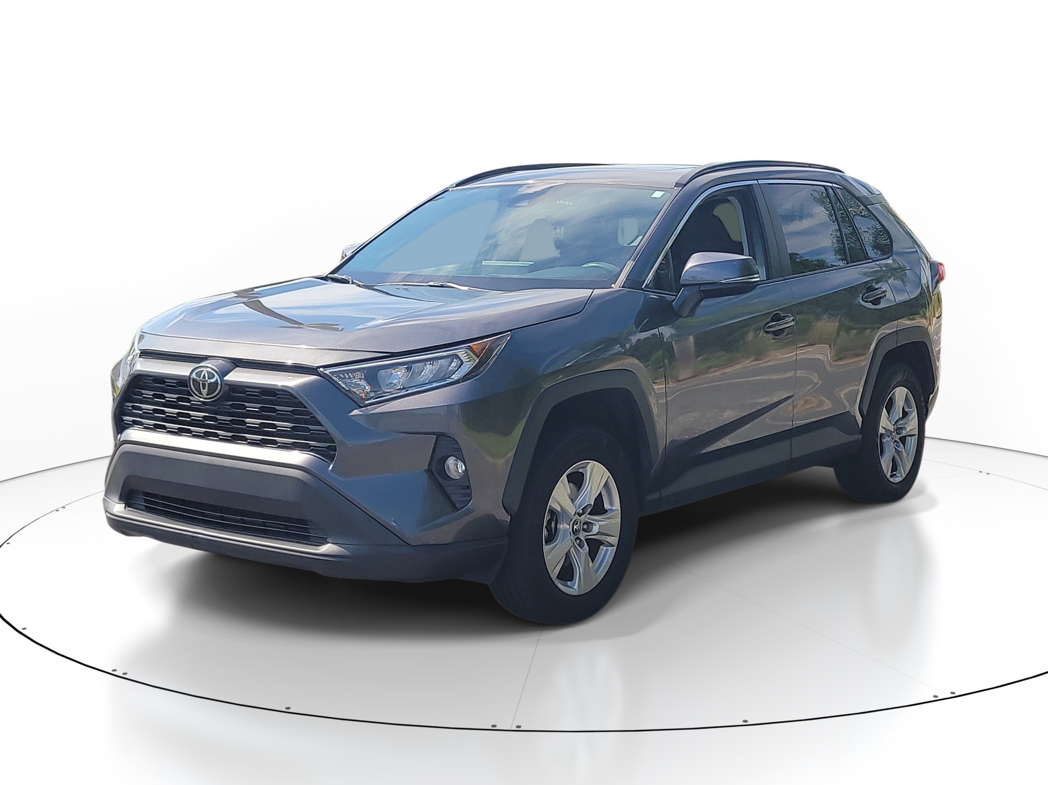 Used 2021 Toyota RAV4 XLE w/ Convenience Package FWD image 3