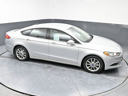 Used 2017 Ford Fusion SE w/ Fusion SE Technology Package image 44