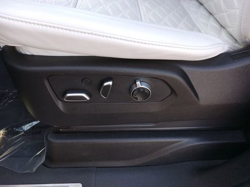 Used 2025 Cadillac Escalade V image 19