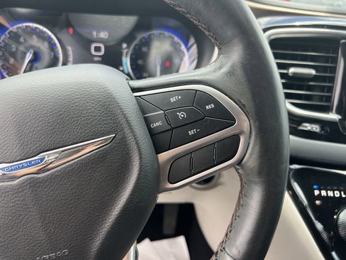 Used 2019 Chrysler Pacifica Touring-L Plus FWD image 20