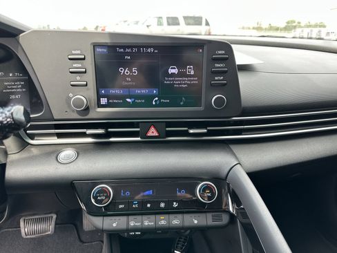 Used 2021 Hyundai Elantra Blue FWD image 13