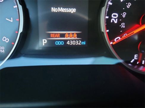 Used 2019 Toyota RAV4 XLE Premium image 18