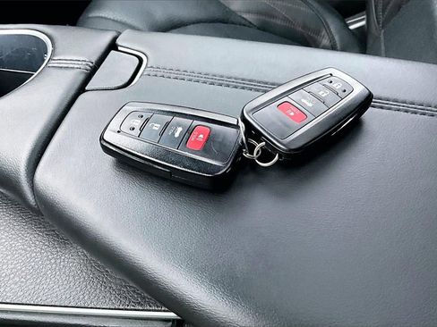 Certified 2022 Toyota Avalon Limited image 35