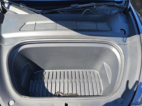 Used 2022 Tesla Model Y Long Range image 30