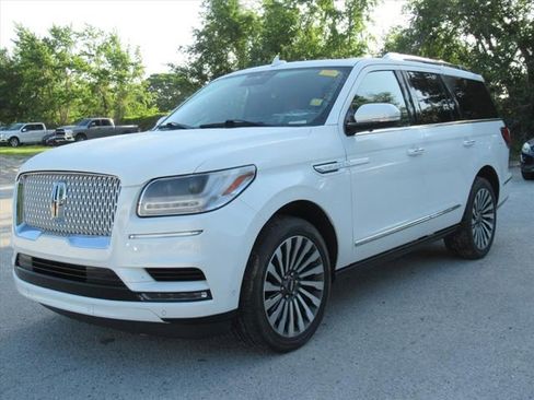 Used 2021 Lincoln Navigator Reserve AWD/4WD image 2