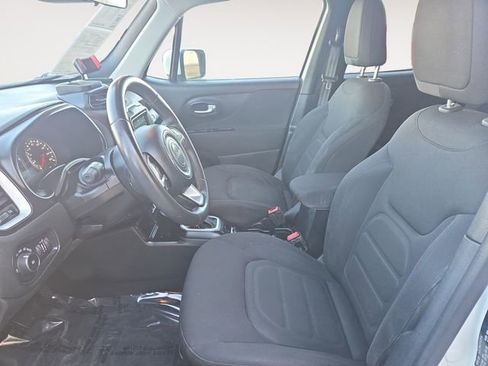 Used 2018 Jeep Renegade Latitude image 9