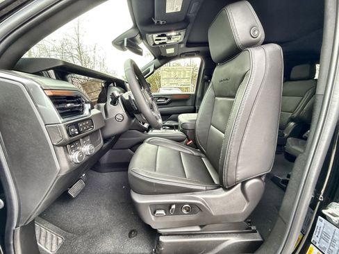 New 2026 GMC Yukon XL Denali w/ Sun & Power Step Package image 13