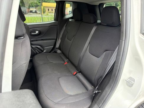 Used 2023 Jeep Renegade Latitude AWD/4WD image 19