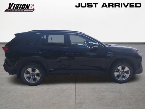 Used 2020 Toyota RAV4 XLE w/ XLE Grade Weather Package AWD/4WD image 6