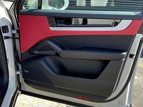 New 2026 Porsche Cayenne E-Hybrid Coupe image 29