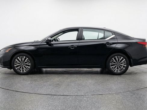 Used 2025 Nissan Altima 2.5 SV FWD image 5