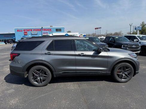 Used 2025 Ford Explorer ST-Line w/ ST-Line Street Pack AWD/4WD image 7
