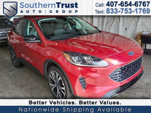 Used 2022 Ford Escape SE w/ SE Sport Appearance Package image 1