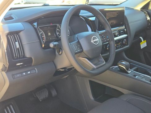 New 2026 Nissan Pathfinder SV image 10