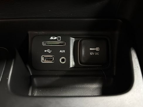 Used 2016 Jeep Cherokee Latitude w/ Cold Weather Group image 29