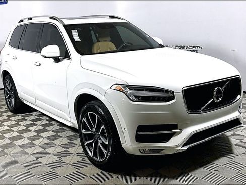 Used 2018 Volvo XC90 T5 Momentum w/ Convenience Package image 3