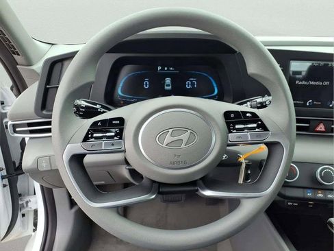 New 2026 Hyundai Elantra SE FWD image 14