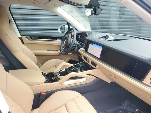 New 2025 Porsche Cayenne Turbo image 18