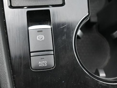 Used 2024 Nissan Rogue S AWD/4WD image 16