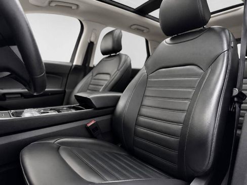 Used 2019 Ford Edge SEL w/ Equipment Group 201A AWD/4WD image 9